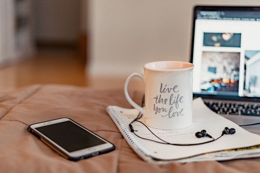 HOW TO WRITE A BLOG.